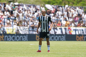 Cria do Galo celebra estreia no time profissional