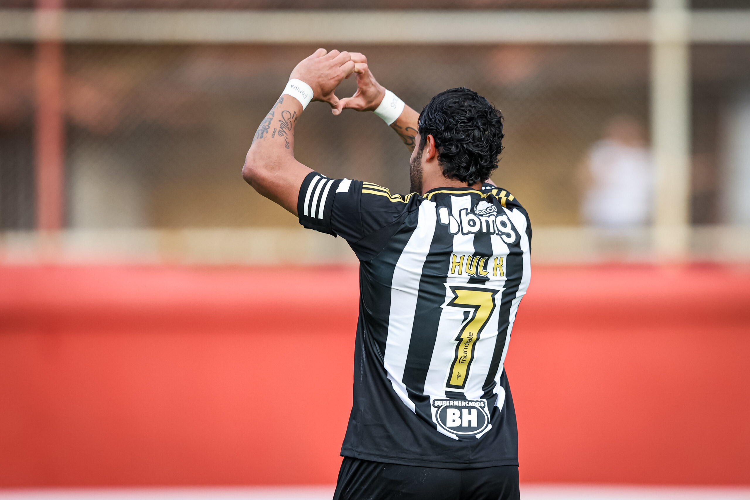 Atacante Hulk comemora gol do Galo contra o Villa Nova – Foto: Pedro Souza/Galo