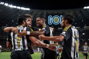 Hulk marca e Galo vence o Athletic no Mineiro