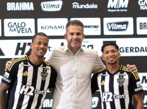 Galo apresenta os reforços Caio e Rony