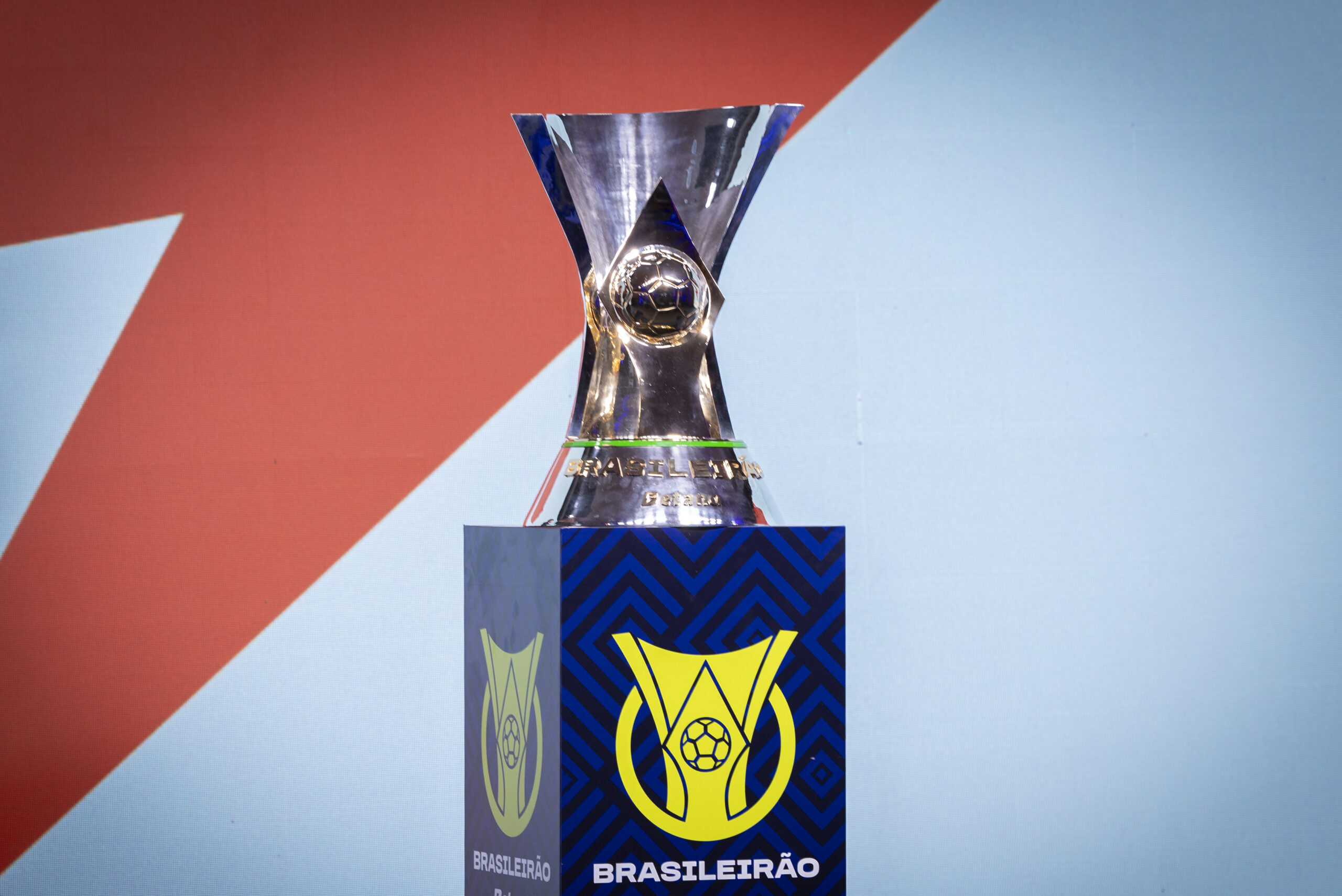 Troféu do Campeonato Brasileiro – Foto: Joilson Marconne / CBF