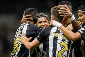 Galo goleia o Manaus e avança na Copa do Brasil!