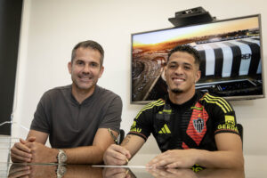 Galo renova contrato de goleiro Robert