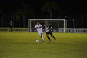 Galinho é derrotado pelo São Paulo, em Cotia