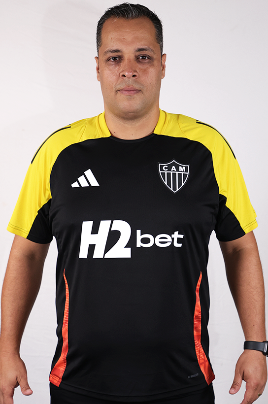 Foto do Supervisor do Futebol Feminino Paulo Ladeia