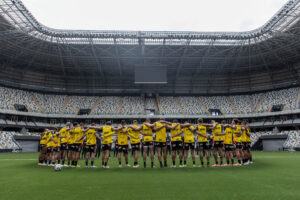 Elenco treinou na Arena MRV