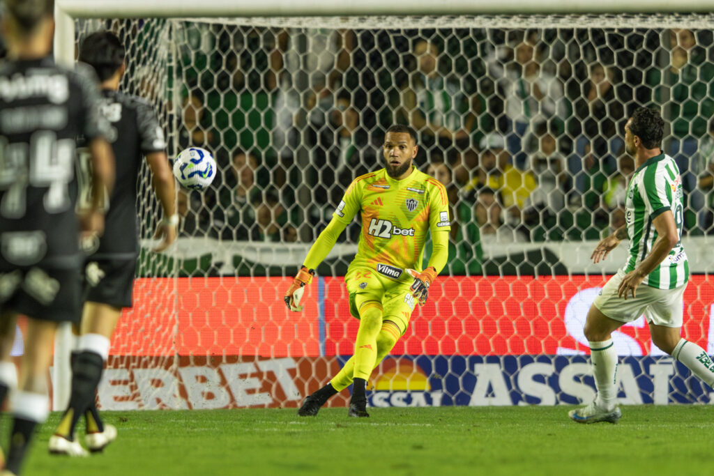 Everson em ação pelo Atlético durante a vitória contra o Juventude - Foto: Pedro Souza/Galo