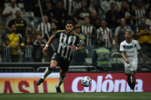 Hulk completa 250 jogos pelo Galo
