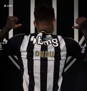 Massa escolherá número da camisa do Dudu