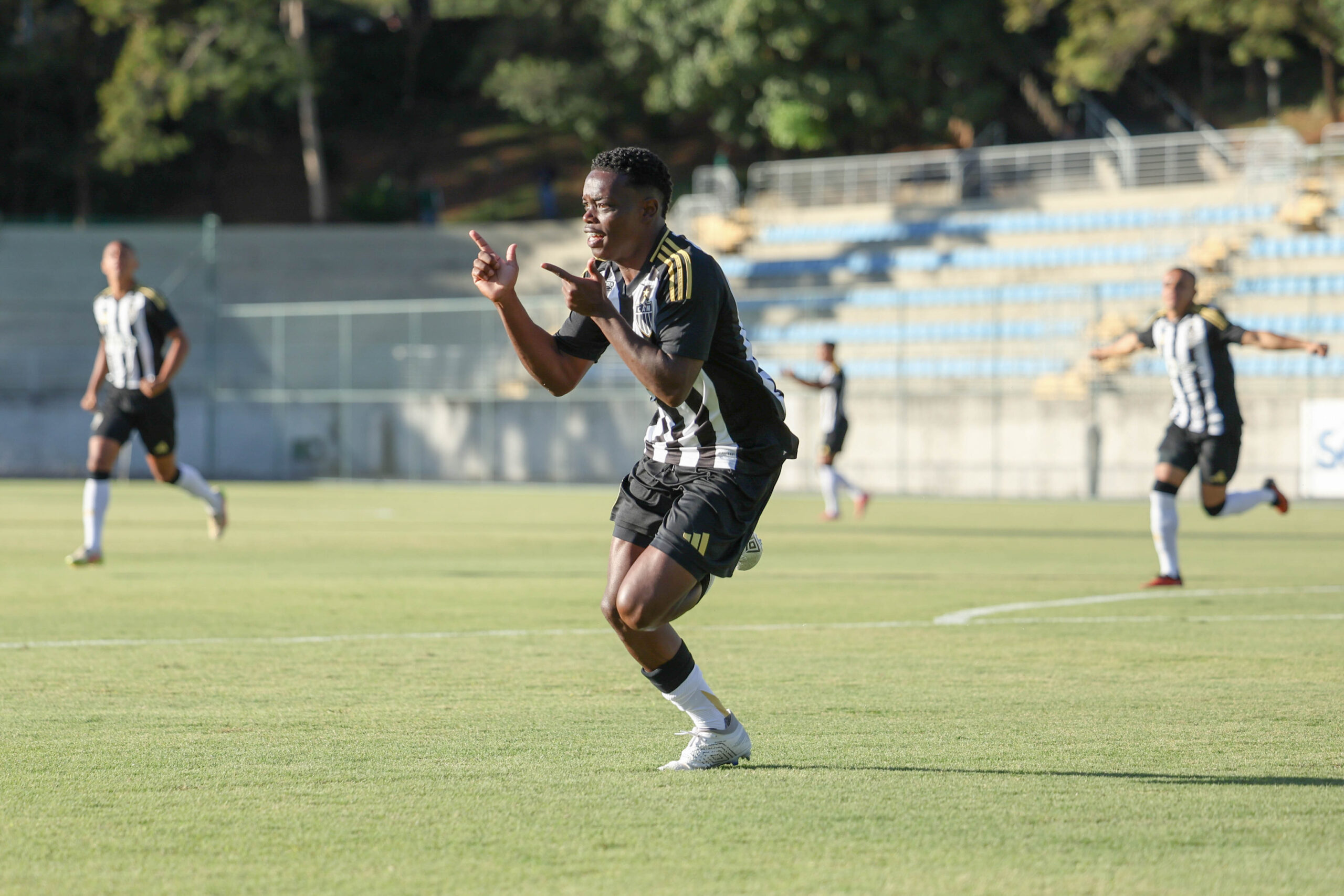 Atacante Geovane marcou dois gols na vitória do Galinho sobre o Juventude. Foto: Daniela Veiga/Atlético