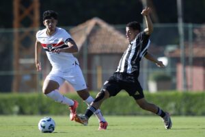 Galinho luta, mas acaba superado pelo São Paulo