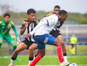 Sub-17 luta, mas perde para o Bahia no Brasileiro