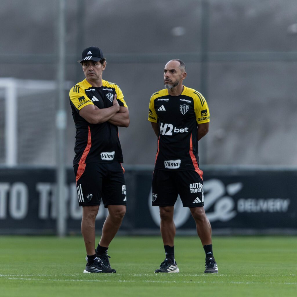 Cristiano Nunes ao lado de Ricardo Seguins na Cidade do Galo Foto: Pedro Souza/Atlético