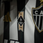 Patch do Atlético na partida contra o Internacional em referência aos quatro anos do Instituto Galo - Foto: Pedro Souza/Galo