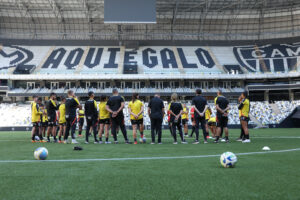 Vingadoras realizam treino na Arena MRV