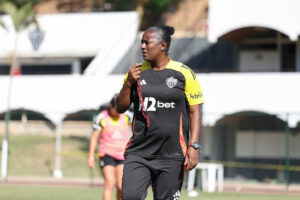 Vingadoras iniciam preparação para jogo decisivo