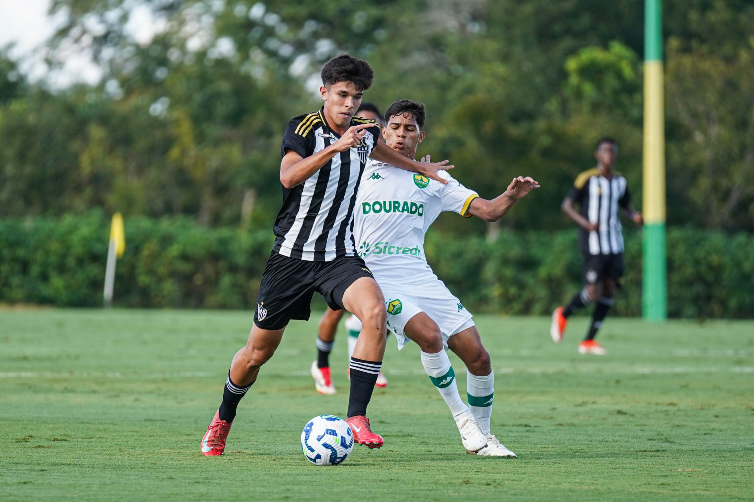 Galinho luta e arranca empate fora de casa. Foto: Fabio Pinel/Atlético