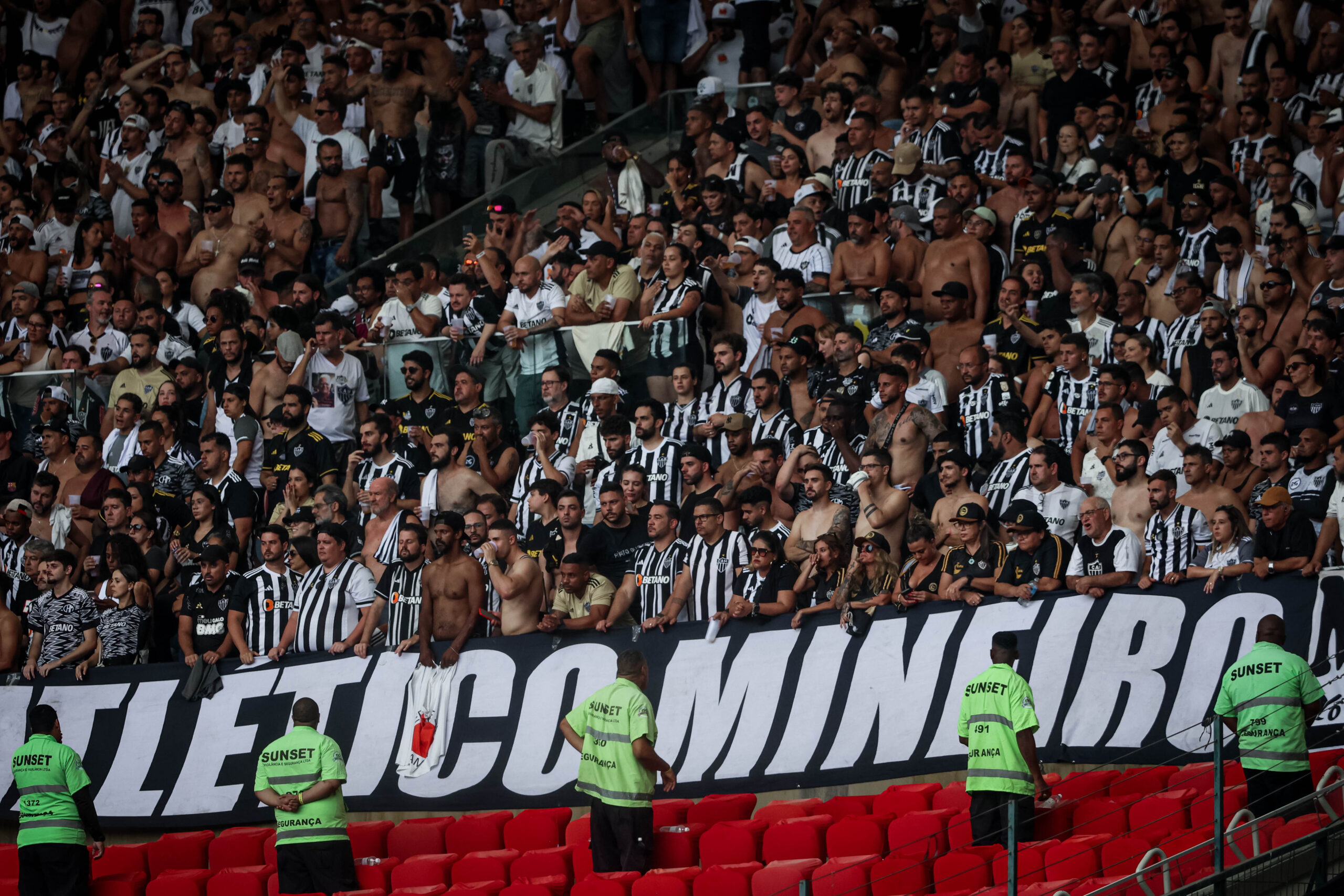 Torcida do Atlético no Maracanã contra o Flamengo em 2024 – Foto: Pedro Souza/Galo