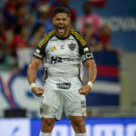 Hulk comemora golaço olímpico contra o Bahia, pelo Brasileiro 2025 - Foto: Pedro Souza/Galo