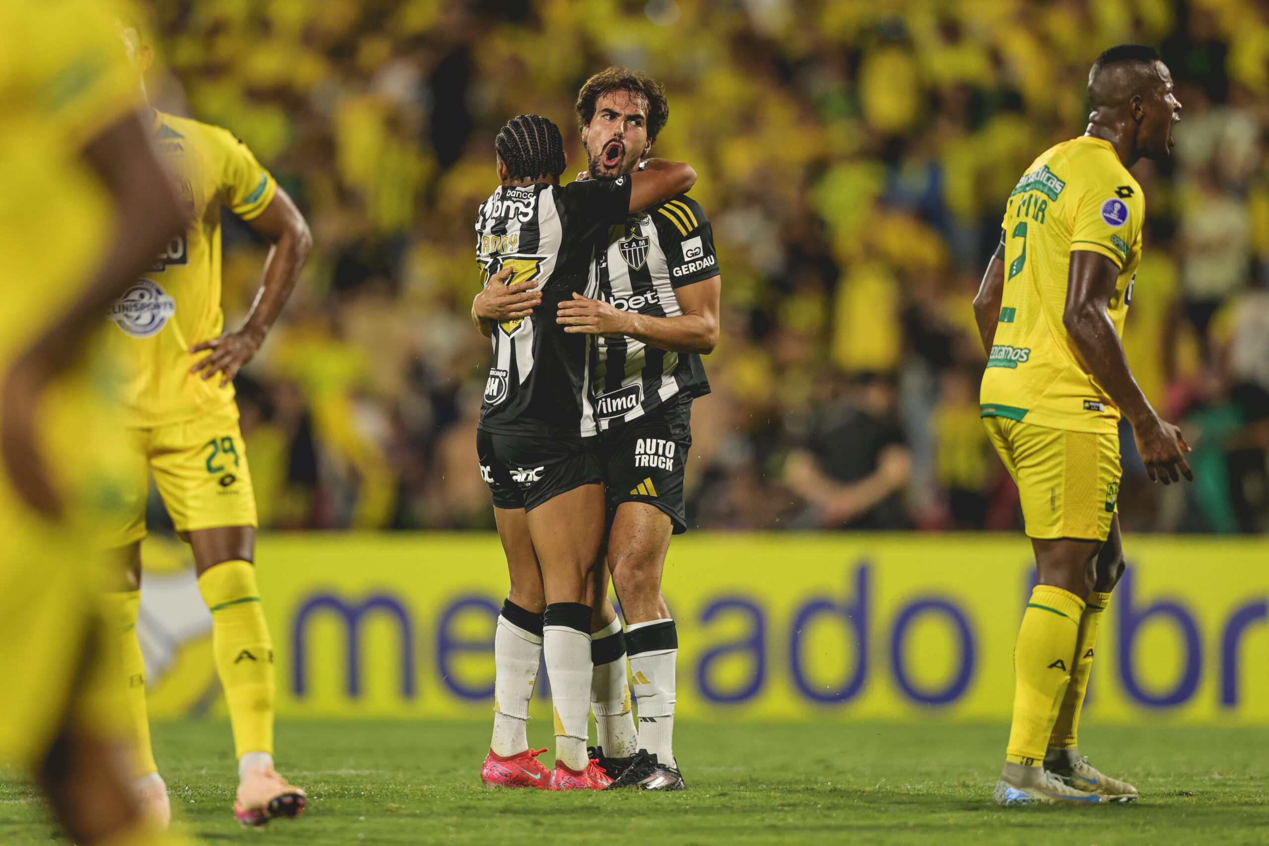 Igor Gomes e Rony – Bucaramanga 0x1 Atlético – Foto: Pedro Souza/Galo
