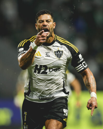 Atacante Hulk faz dois gols de falta em Palmeiras 3x2 Atlético no Brasileiro 2025 - Foto: Pedro Souza/Galo