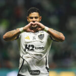Atacante Hulk faz dois gols de falta em Palmeiras 3x2 Atlético no Brasileiro 2025 - Foto: Pedro Souza/Galo
