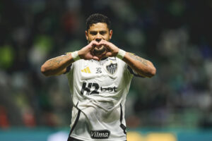Atacante Hulk faz dois gols de falta em Palmeiras 3x2 Atlético no Brasileiro 2025 - Foto: Pedro Souza/Galo