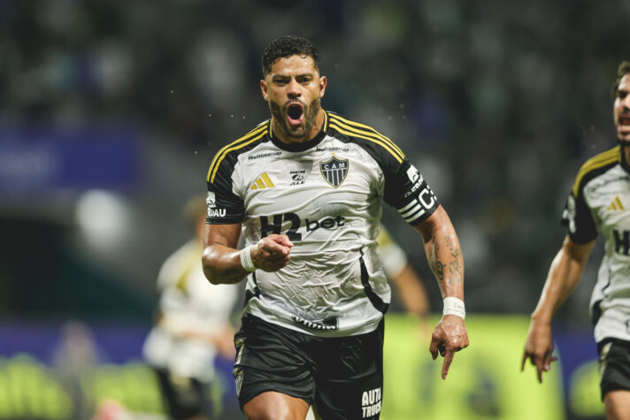 Atacante Hulk faz dois gols de falta em Palmeiras 3x2 Atlético no Brasileiro 2025 - Foto: Pedro Souza/Galo
