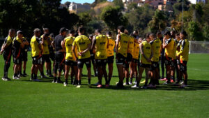 Cuca conversa com os jogadores antes de Flamengo x Galo pela Copa do Brasil 2025 - Foto: Pedro Souza/Galo
