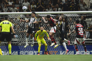 Everson chega a 17 pênaltis defendidos no Galo!