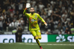 Everson chega a 17 pênaltis defendidos no Galo!