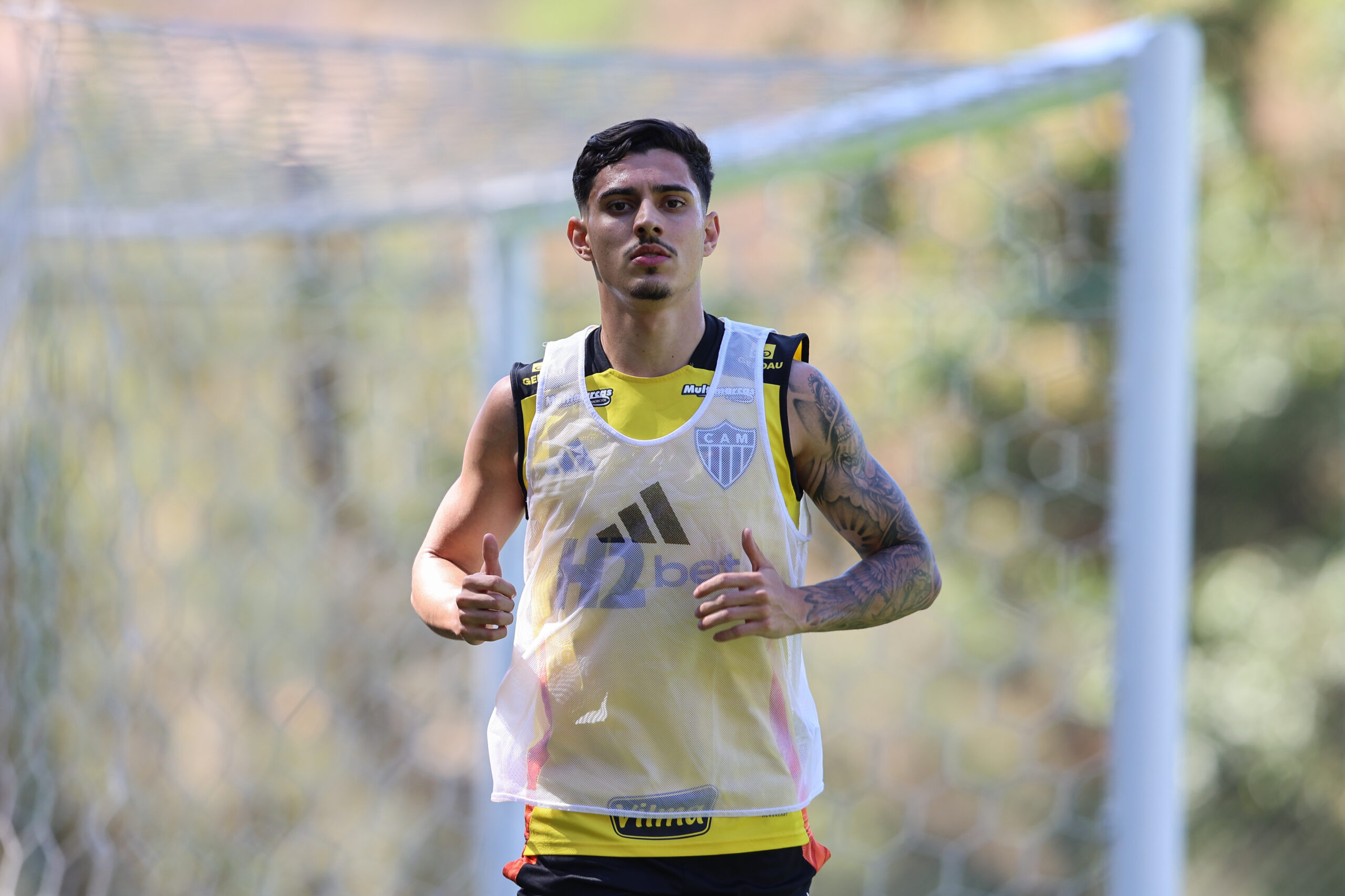 Atacante Cadu em recuperação de lesão no joelho – Foto: Daniela Veiga/Atlético