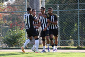 Invicto há nove jogos, Galinho encara Fluminense fora pelo Brasileirão