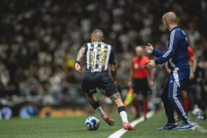 Guilherme Arana completa 250 jogos pelo Galo