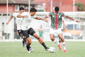 Galinho luta, mas perde para Fluminense fora de casa