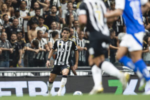 Alonso vira o estrangeiro com mais jogos no Galo