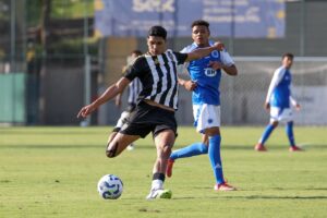Galinho vence clássico de novo e sobe na tabela do Brasileirão
