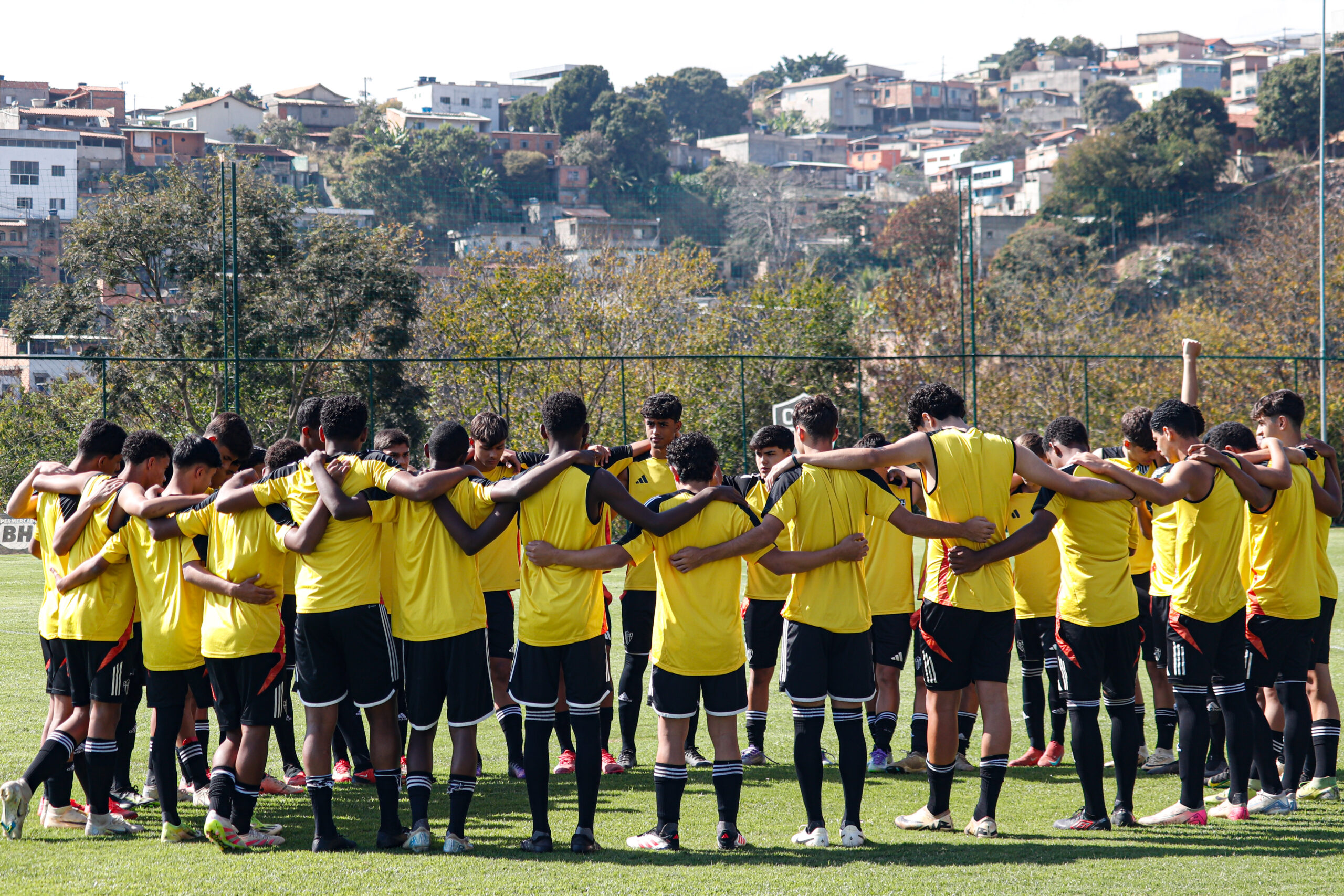 Sub-15 pronto para o clássico contra o Cruzeiro. Foto: Arthur Henrique/Atlético