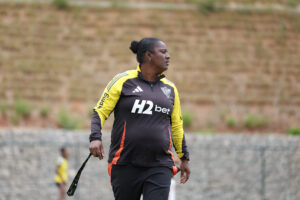 Galo renova com a treinadora Fabi Guedes