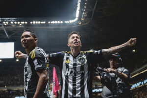 Dudu e Bernard celebram vaga na final da Sudamericana