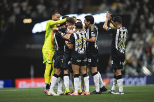 Everson: 100 jogos sem sofrer gols no Brasileirão