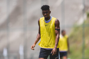 Cassierra é apresentado no Galo