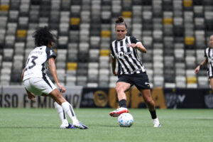 Vingadoras lutam, mas sofrem derrota na estreia