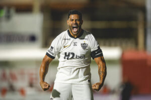Hulk se isola como 7º artilheiro da história do Galo
