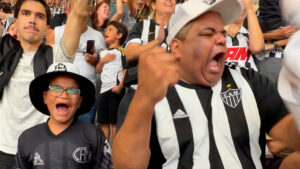 ‘Ingresso Solidário’ leva 43 torcedores à Arena MRV