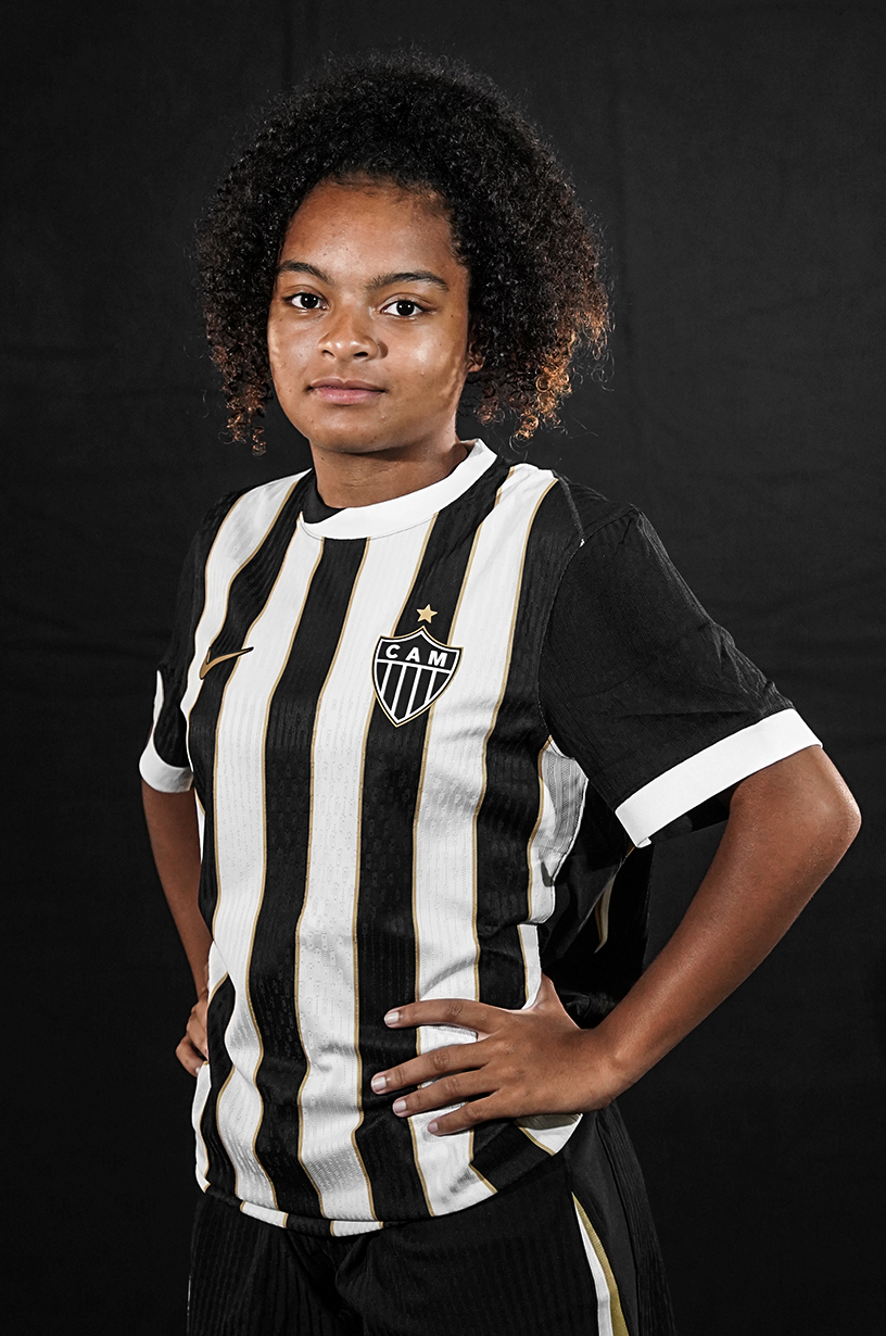 Foto meio-campista Aninha