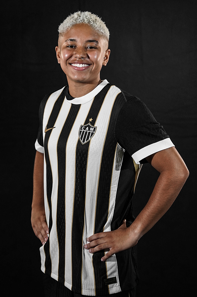 Foto meio-campista Bia