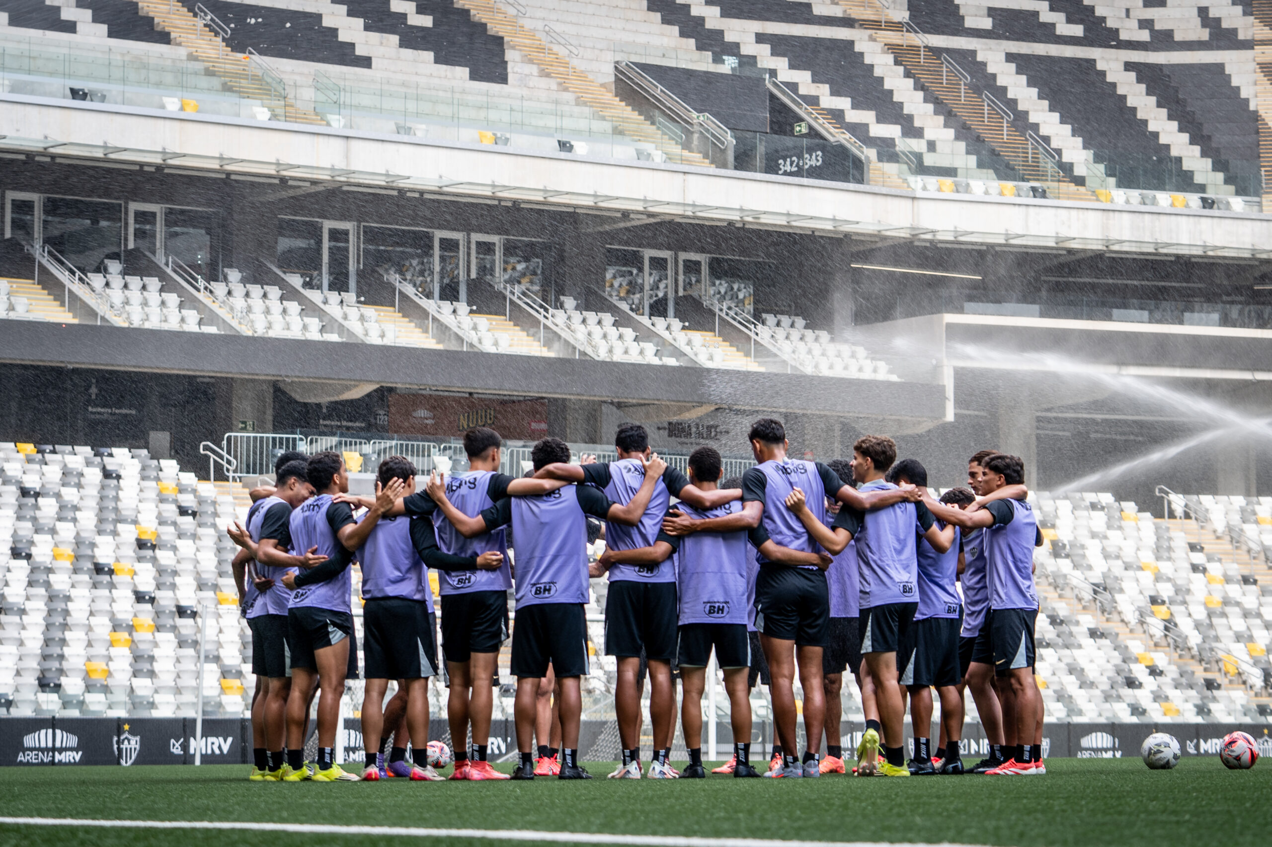 Último treino da equipe Sub-17 antes do duelo contra o Flamengo foi na Arena MRV. Foto: Arthur Henrique / Atlético