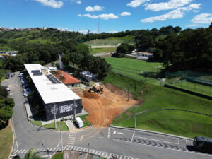 Obra das instalações das categorias de base entra na fase de terraplanagem
