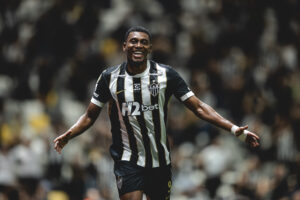 Galo vence o Ceará na Arena MRV